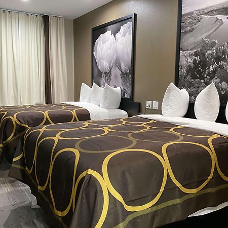Super 8 By Wyndham Houston Nw Beltway 8-West Rd Hotell Exteriör bild