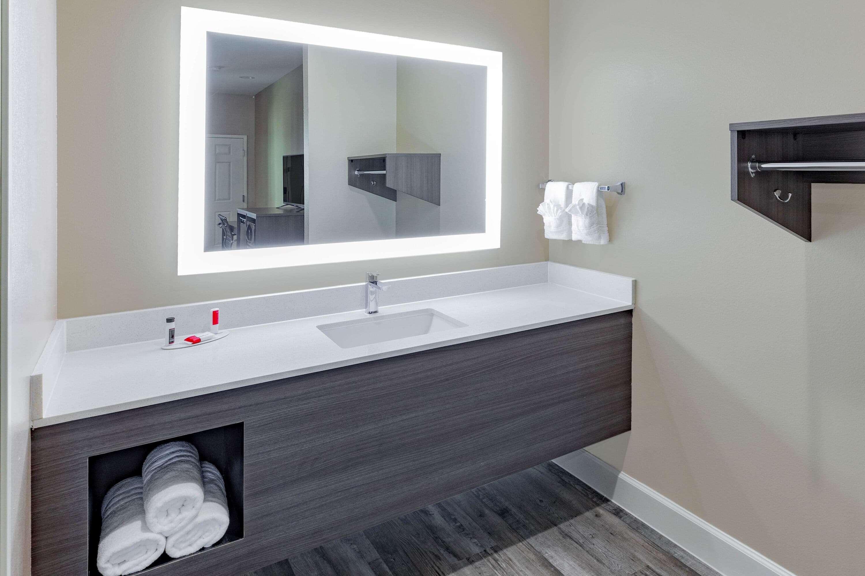 Super 8 By Wyndham Houston Nw Beltway 8-West Rd Hotell Exteriör bild