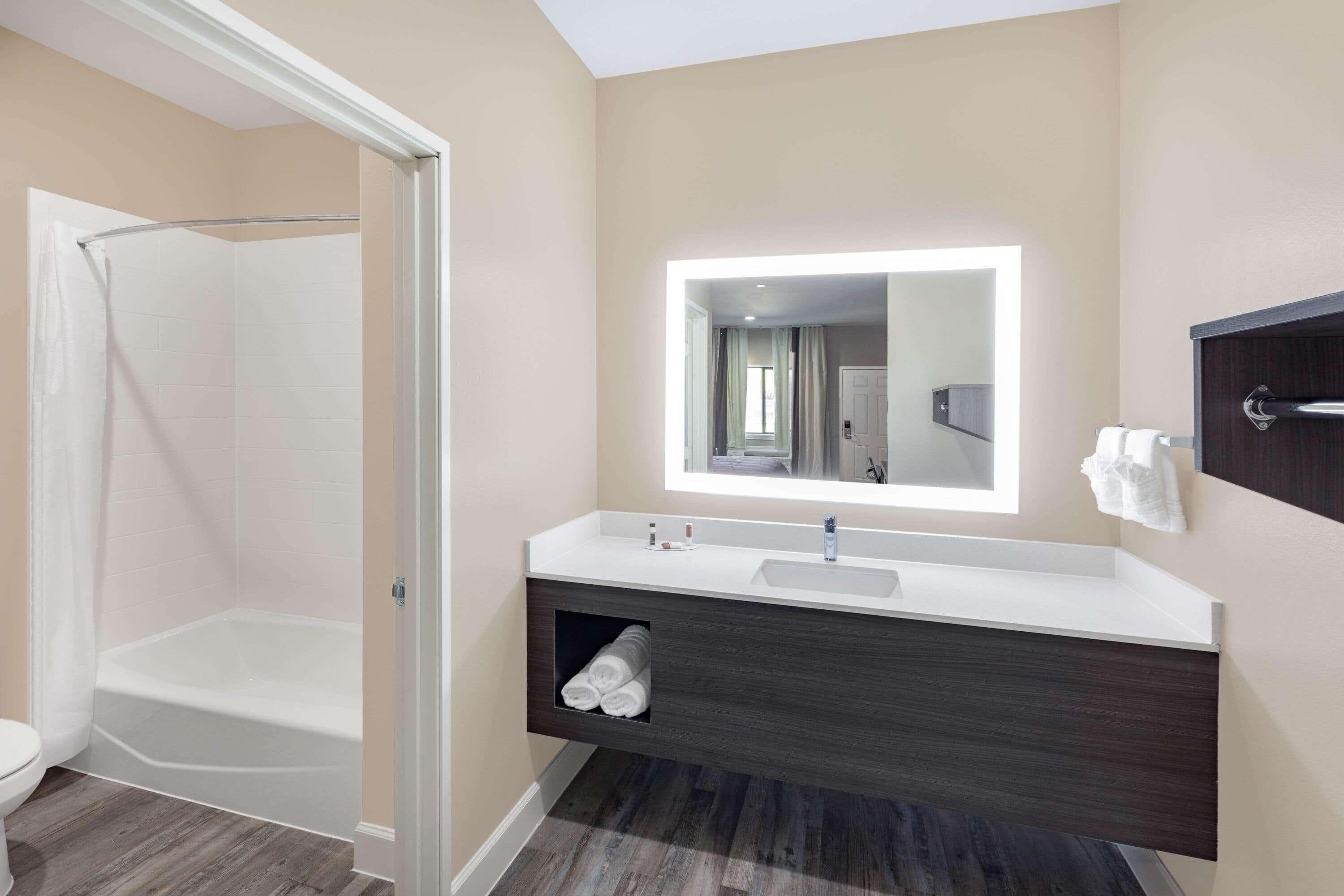 Super 8 By Wyndham Houston Nw Beltway 8-West Rd Hotell Exteriör bild