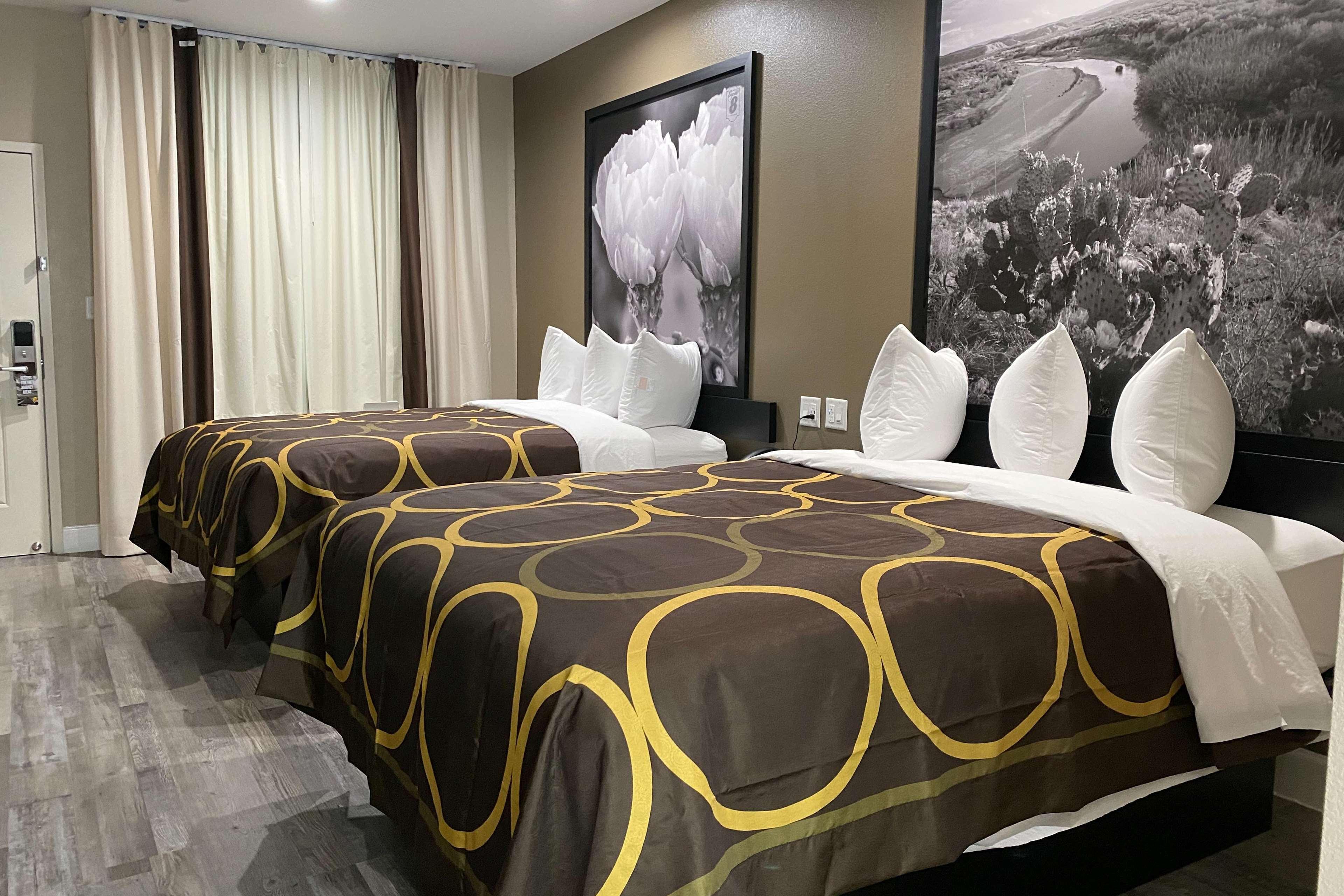 Super 8 By Wyndham Houston Nw Beltway 8-West Rd Hotell Exteriör bild